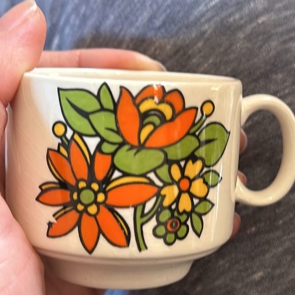 Vintage Tea Set (missing one plate & one cup) - Picture 6 of 6